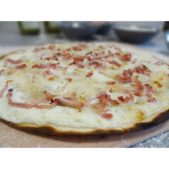 Tarte flambée cuite préparée avec le kit Tradi-Pâtes